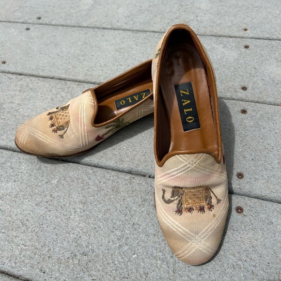 Vintage Zalo Women's Tan Elephant Embroidered Loafers, Cottagecore, Safari - Picture 2 of 9